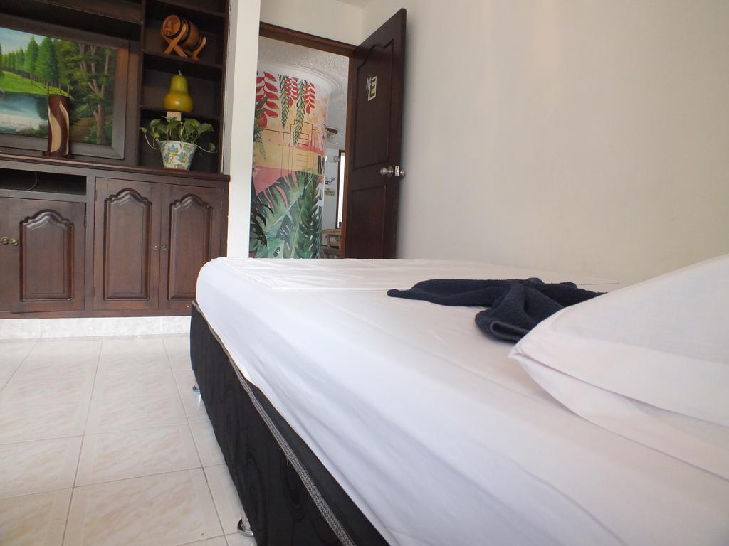 Hostal Casa Paraiso Medellin Room photo